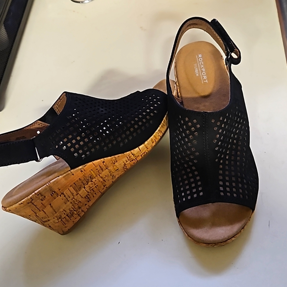 Black wedges